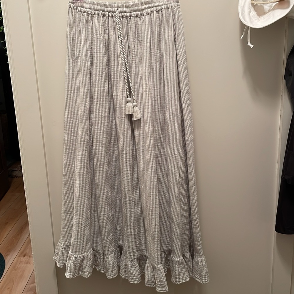 Rylee + Cru Gray Checkered Midi Skirt